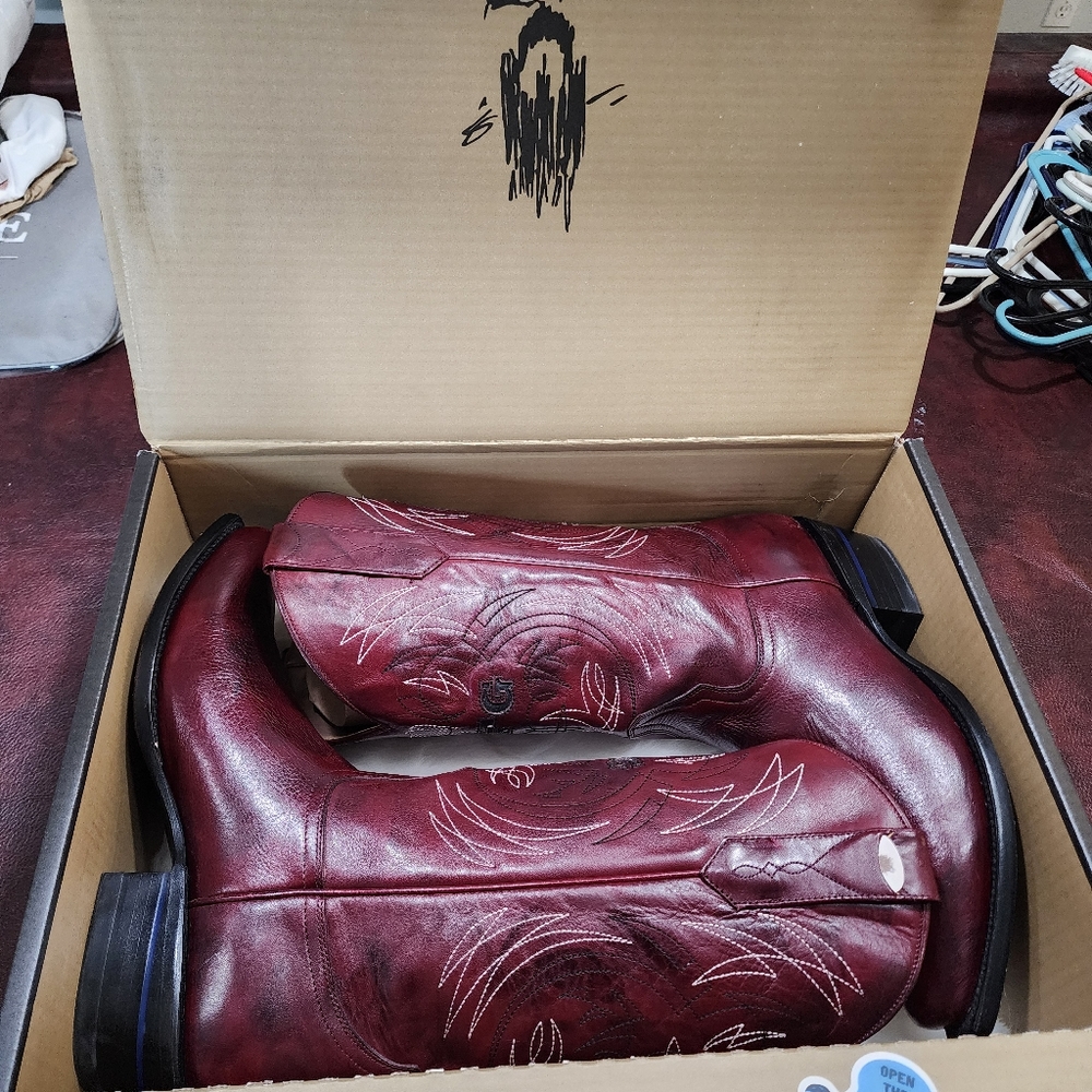 Alvies limited edition BFG boots